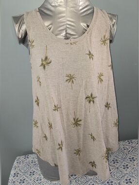 Palm Tree-Print Scoop Neck Flowy Tank Small Old Navy Luxe